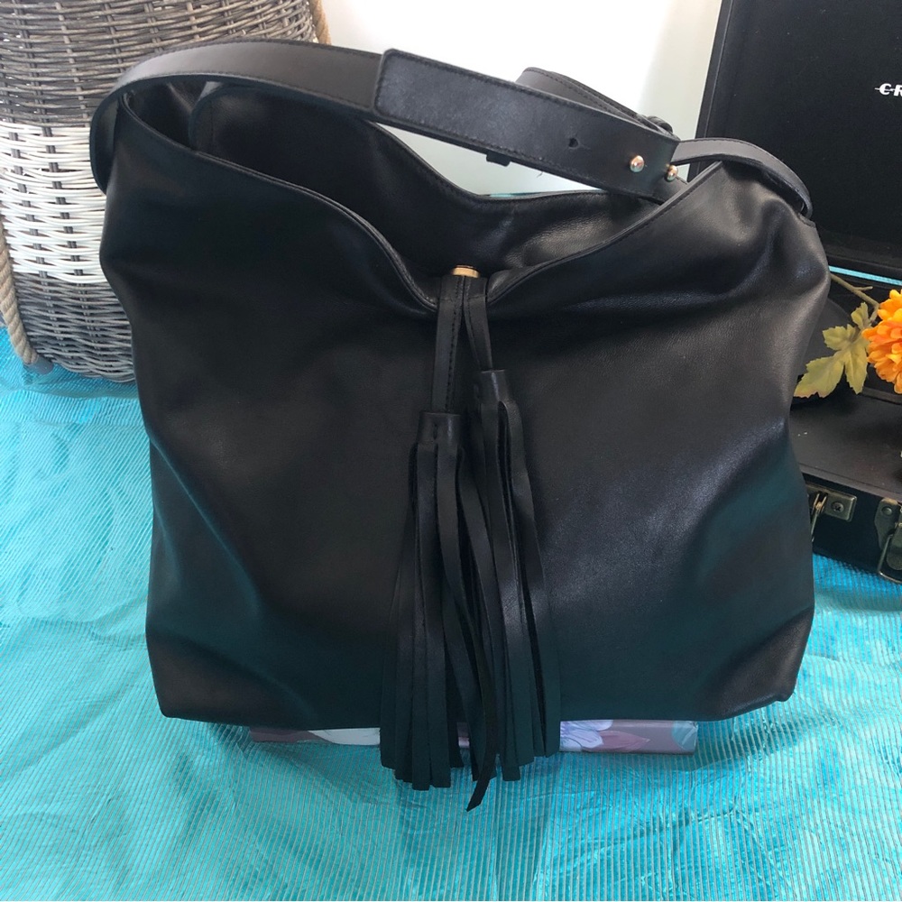 Get. Your. Bag. 💅 Especially this Carbotti Italian black bucket bag.